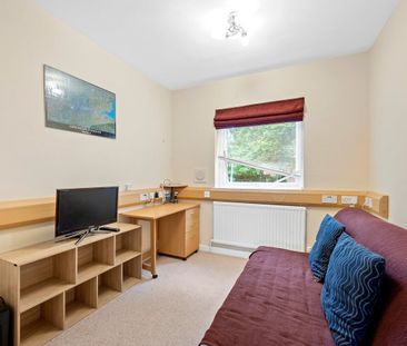 Eastwood, Bridgewater Road, WEYBRIDGE, KT13 - Photo 4