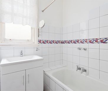 LOVELY THREE BEDROOM HOME - Photo 1