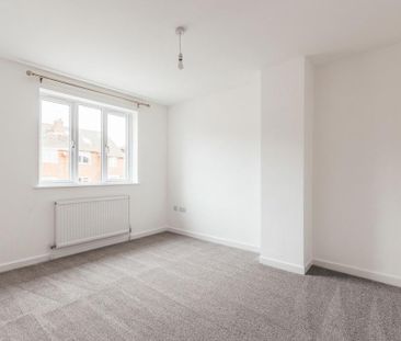 3 bedroom semi-detached house to rent - Photo 4