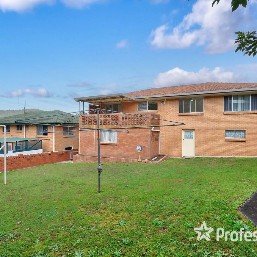 Oversized family home! - Photo 1