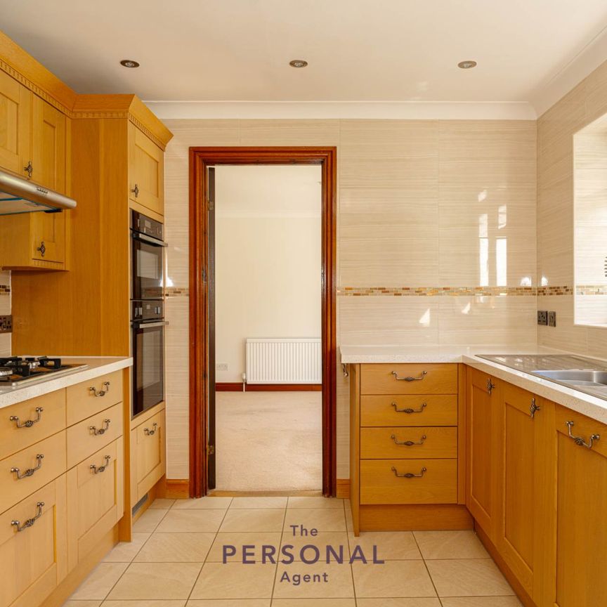 Motshill Lane, Tadworth - Photo 1