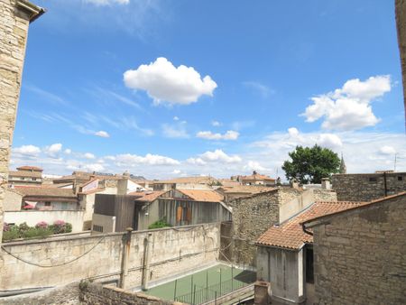 STUDIO Meublé, 23m², Rue des Marchands, 465€ H.C, Nîmes-centre - Photo 2