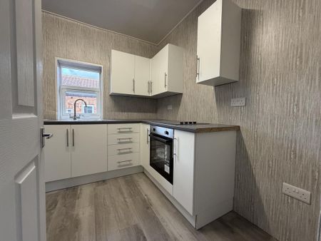 3 bedroom flat to rent - Photo 5