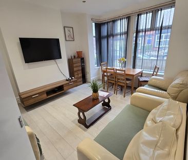 Room in a Shared House, Headingley Avenue, LS6 - Photo 3