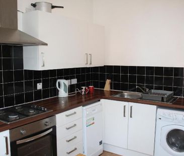 3 bedroom flat to rent - Photo 4