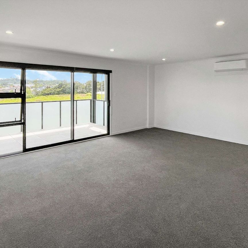 Modern 2-Bedroom Apartment in Flat Bush! - Photo 1