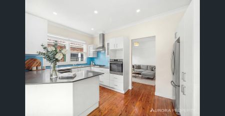 SUNDRENCHED 2 BEDROOM PLUS SUNROOM SEMI WITH PRIVATE GARDEN - Photo 4