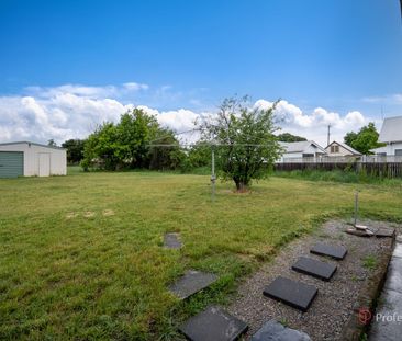 CHARMING COTTAGE AVAILABLE NOW! - Photo 3