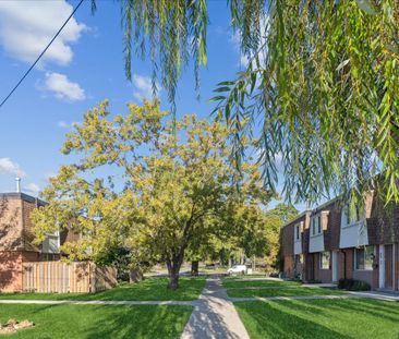 1560 Bloor Street East Townhomes - Townhouse (3 bedroom) - Photo 3