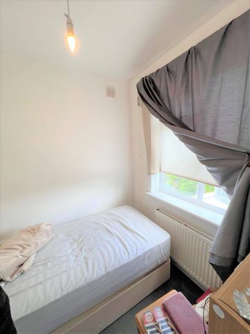 three /four bedroom house close to chadwel heath station- - Photo 5