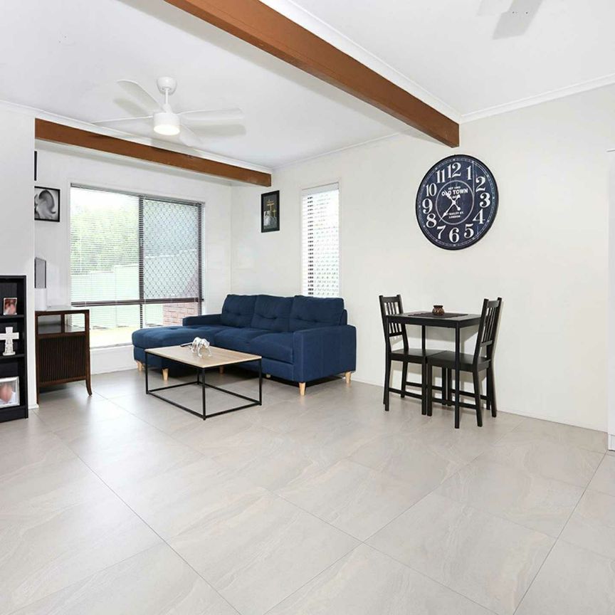 Townhouse with Pool Access - Close to M1! - Photo 1