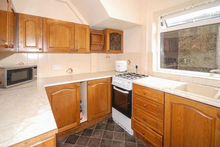 3 bedroom semi-detached house to rent - Photo 4