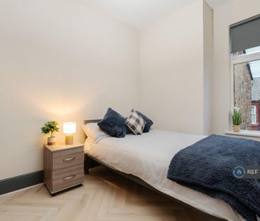 4 bedroom end of terrace house to rent - Photo 2