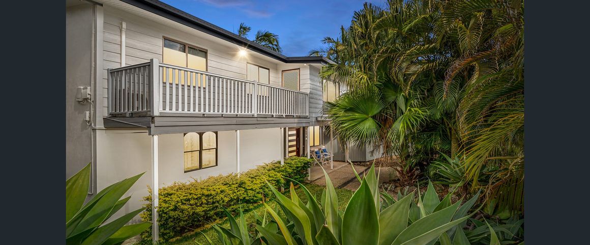 Available: One unfurnished bedroom in a large, modern family home. - Photo 1