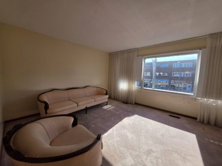 For Lease - 1674 St Clair Avenue, Toronto, Ontario - Photo 3