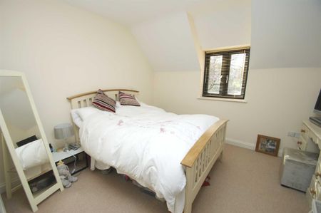 Corner Farm Place Pennine Way, HP2 5PN, Hemel Hempstead - Photo 2