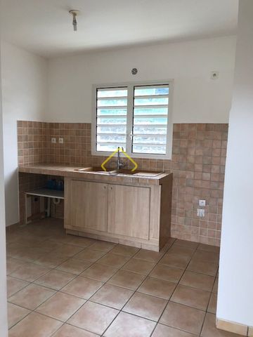 Location Maison 3 pièces 60m² STE MARIE 97438 - Photo 2