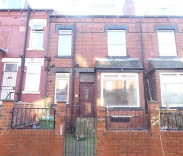 Sutherland Mount, Harehills, LS9 - Photo 2