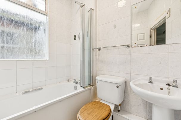 Clonmore Street, London, SW18 - Photo 1