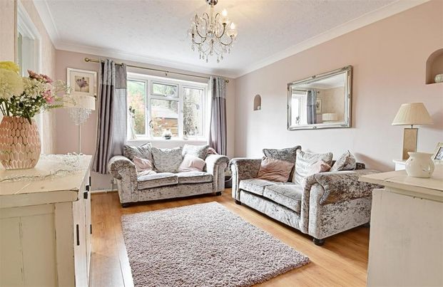 3 bedroom end of terrace house to rent - Photo 1