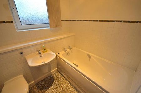 2 Bedroom Apartment To Let - Photo 5