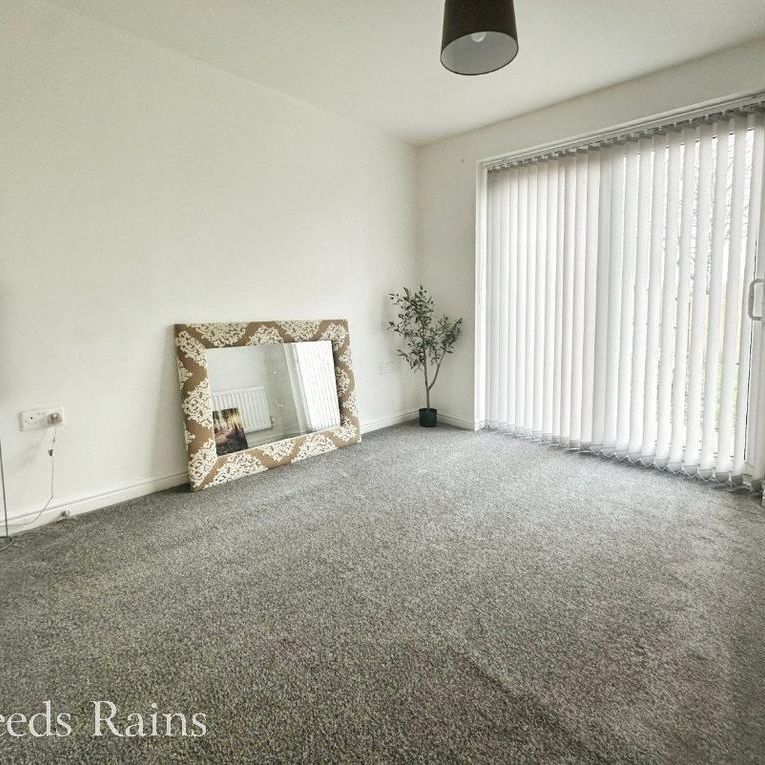 4 bedroom semi-detached house to rent - Photo 1