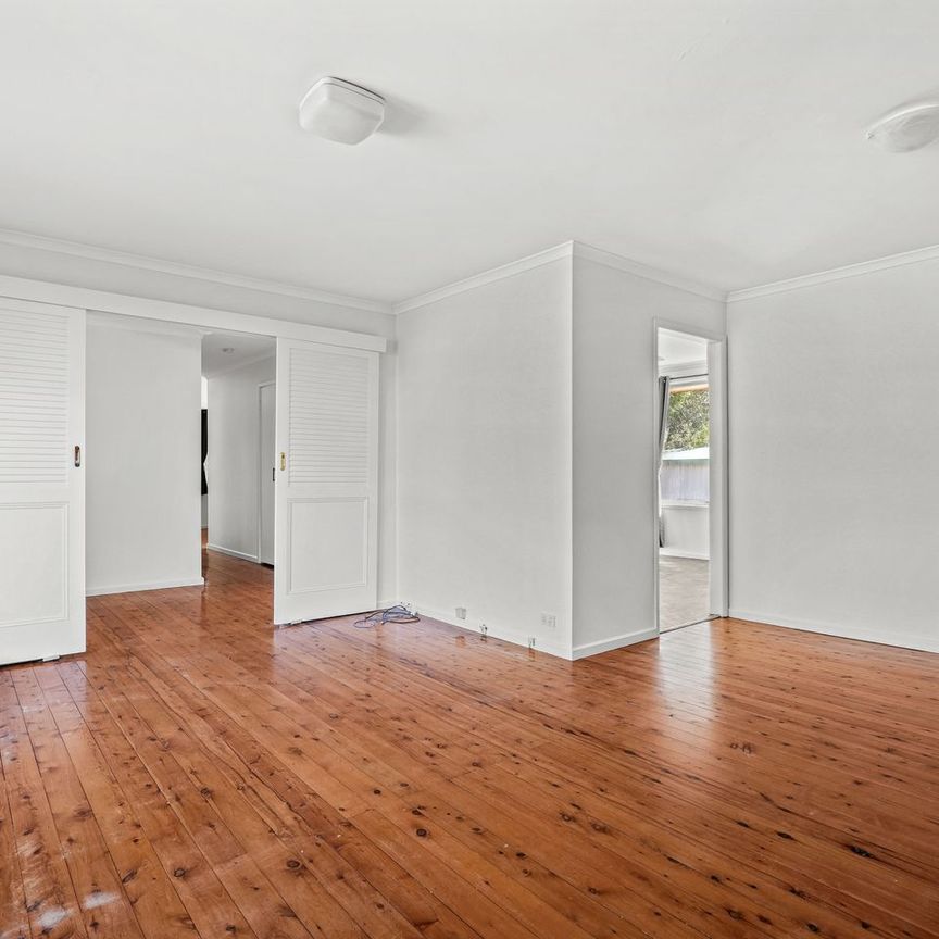 4 John Street, Forresters Beach - Photo 1