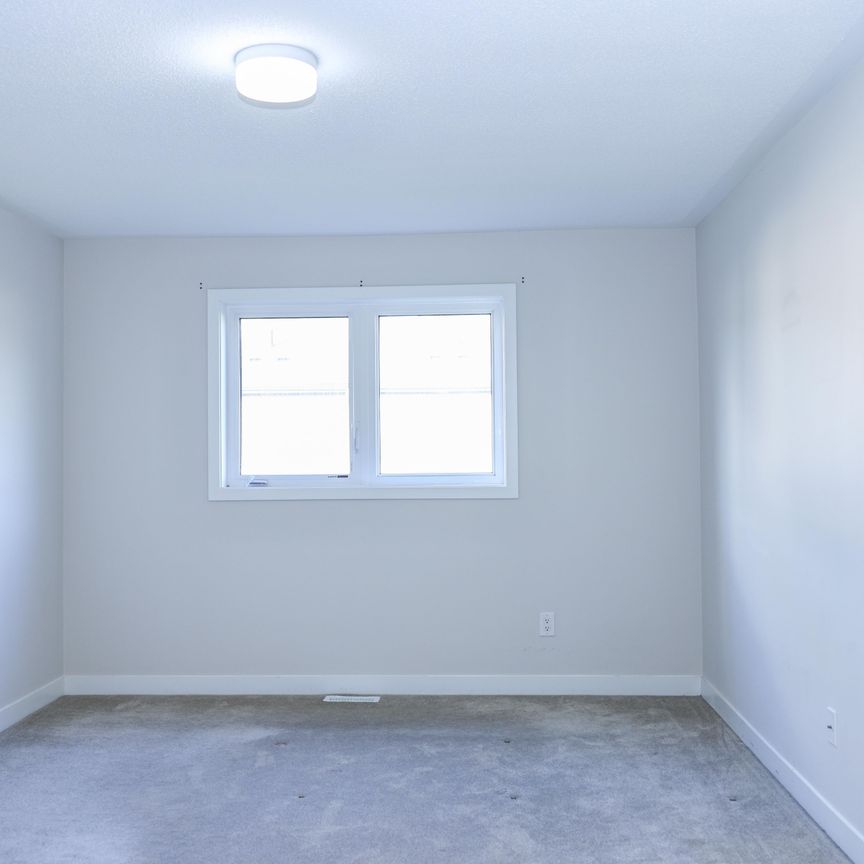 For Lease - 618 Allied Mews, Stittsville - Munster - Richmond, Ontario - Photo 1