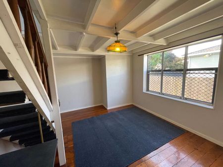 2 bedroom house (optional to rent a 2 bedroom sleepout) - Photo 2