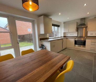 3 bedroom semi-detached house to rent - Photo 6