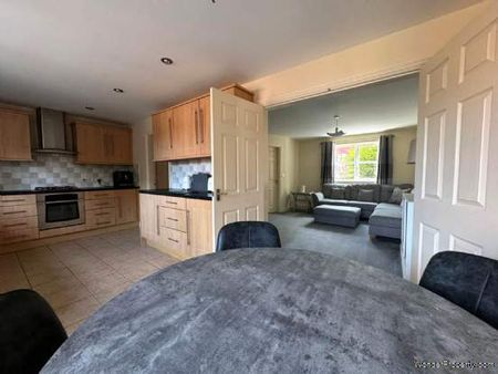 3 bedroom property to rent in Oldham - Photo 5