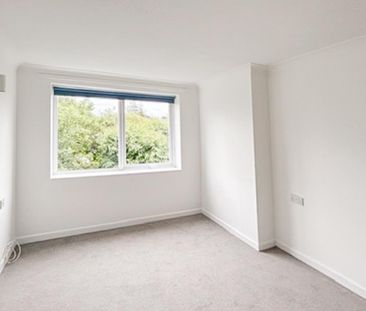 1 bedroom retirement property to rent - Photo 2