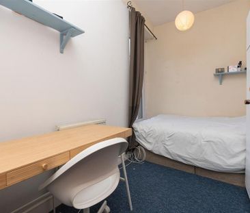 3 bedroom flat to rent - Photo 4