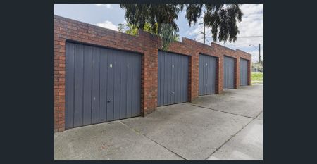 SPACIOUS TWO-BEDROOM UNIT IN QUIET, CONVENIENT LOCATION - Photo 3