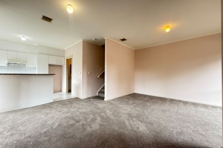 1 Scarborough Square, Mont Albert North - Photo 3