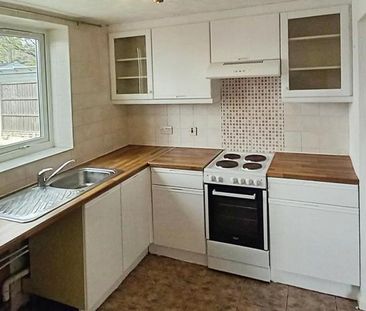 3 bedroom semi-detached house to rent - Photo 3