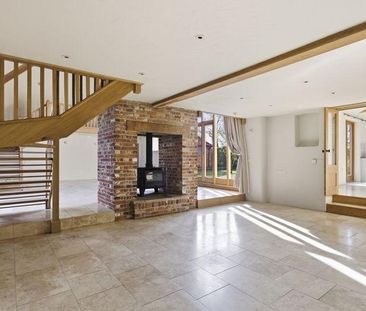 4 bedroom barn conversion to rent - Photo 1