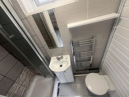 Studio Flat, Blackbird Hill, NW9 - Photo 4