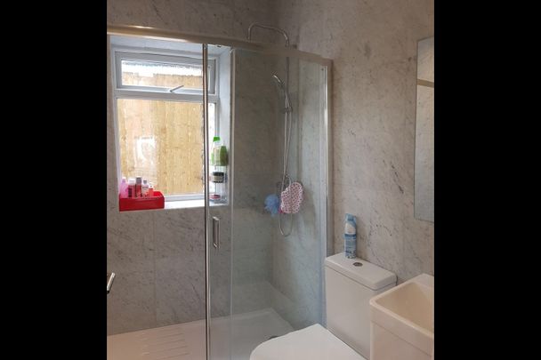 Studio Flat, Heathstan Road, W12 - Photo 1