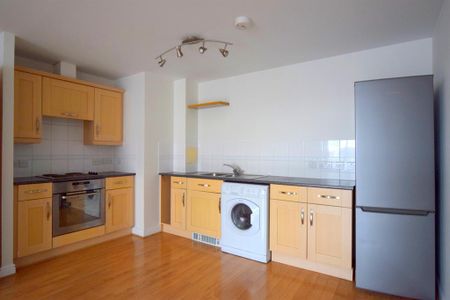 2 bedroom flat to rent - Photo 4