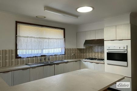 Charming Family Home - Photo 4
