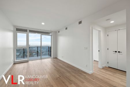 Condo in Surrey, BC - Photo 4
