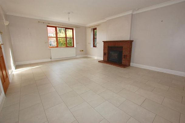 4 bedroom detached house to rent - Photo 1