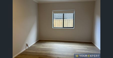 Large brand new 5 bedroom home - Photo 3