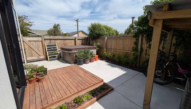 New Quiet 2 Bed/2 Bath Townhouse in Sydenham - Photo 1