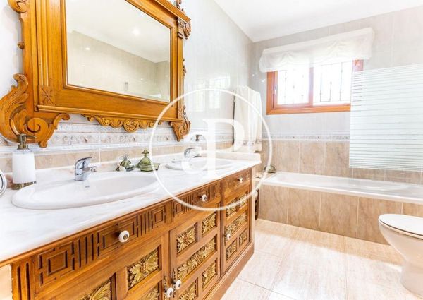 Luxury Villa for rent in Turís, Valencia