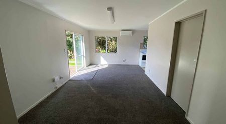 A comfortable and cozy 2-bedroom, 1-bathroom home. - Photo 2