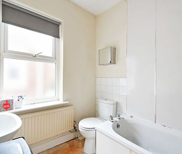 4 bedroom terraced house to rent - Photo 3