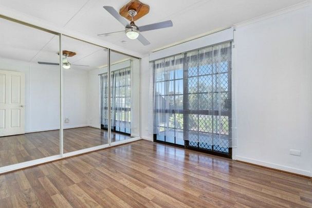 Freshly painted 3 bedoom home opposite the Coomera River - Photo 1