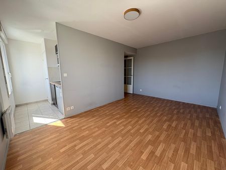 Location Appartement 1 pièce 26m² TOURS 37000 - Photo 2